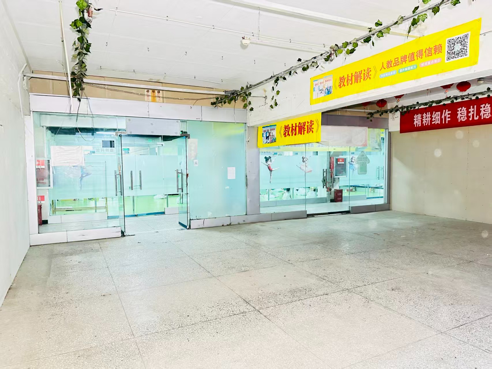 望春路提供写字楼、商铺、展示空间、直播间等多种面积选择，满足企业办公、研发、展示、运营等多元需求。