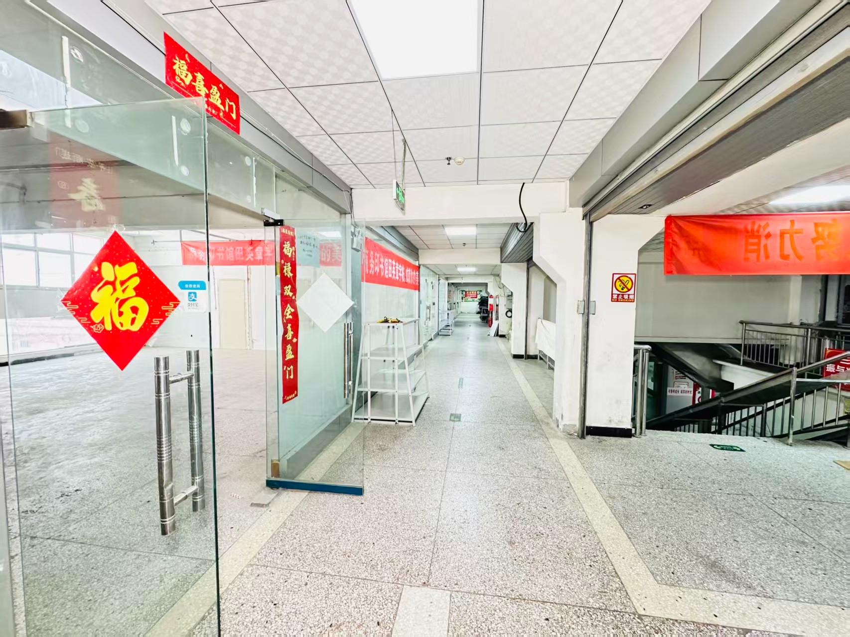 望春路灵活办公空间，满足企业不同发展阶段需求 ✨ 商业配套完善，助力企业快速成长 ✨ AI产业资源链接，共建创新生态 ✨ 办公、展示、运营一体化空间  现在入驻，抢占AI产业发展新赛道！