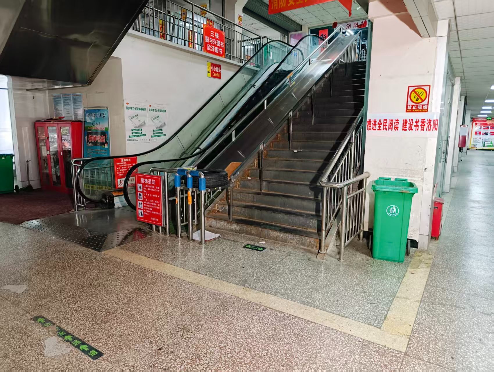 望春路春都路副食文化园现面向社会招商，写字楼、商铺多种面积灵活出租，欢迎企业办公、商贸经营、电商直播、仓储展示、创业开店等项目入驻。